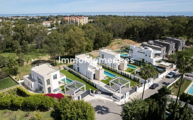 Resale - Detached villa - Estepona - Atalaya