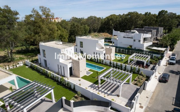 Resale - Detached villa - Estepona - Atalaya