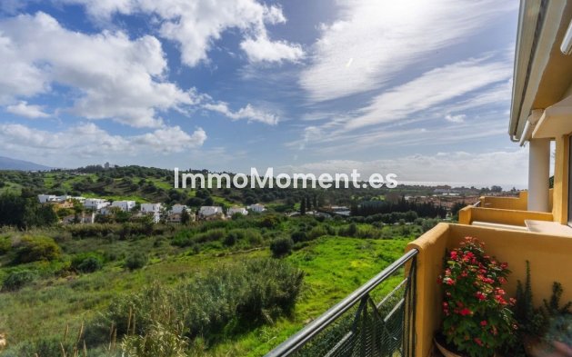 Resale - Apartment - Estepona - Bel Air