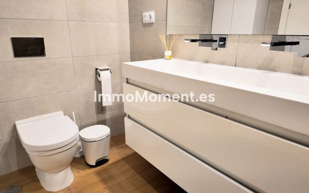 Resale - Apartment - Estepona - Cancelada