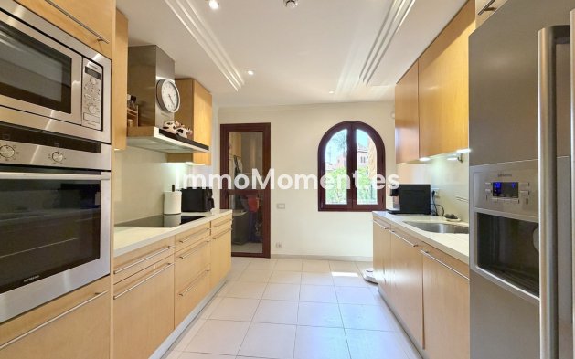 Resale - Apartment - Estepona - Estepona Centro