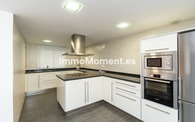 Resale - Apartment - Marbella - Guadalmina Alta