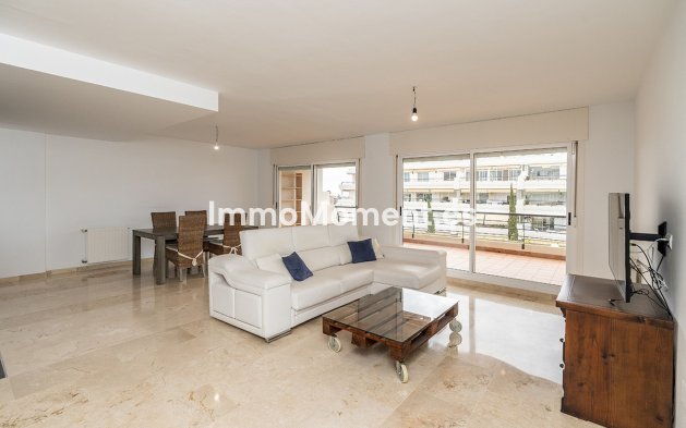 Resale - Apartment - Marbella - Guadalmina Alta