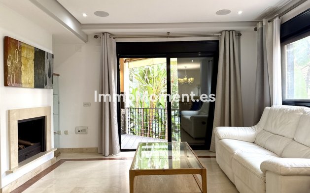 Resale - Apartment - Marbella - Puerto Banús