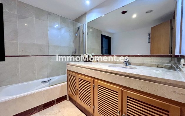 Resale - Apartment - Marbella - Puerto Banús