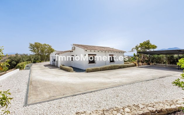 Nieuwbouw - Vrijstaande villa - Binnenland  - Coín