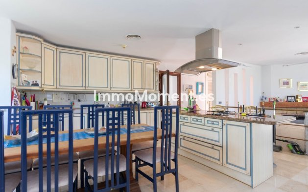 Resale - Detached villa - Estepona - Estepona Centro