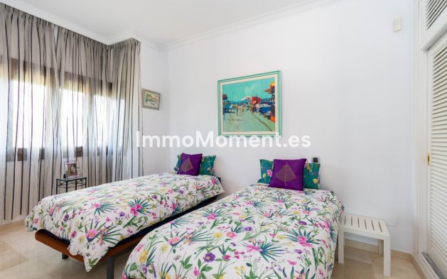Resale - Detached villa - Estepona - Estepona Centro