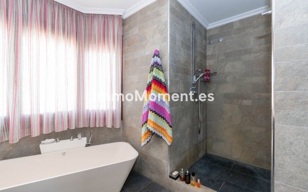 Resale - Detached villa - Estepona - Estepona Centro
