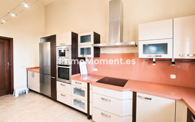 Resale - Detached villa - Manilva - La Duquesa