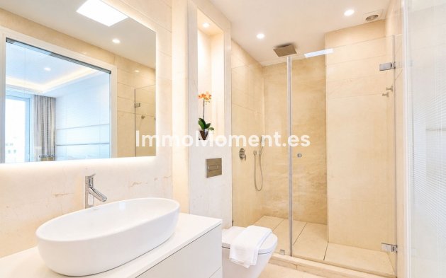 Resale - Apartment - Marbella - Puerto de Cabopino
