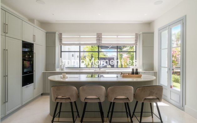 Resale - Detached villa - Marbella - Nueva Andalucía