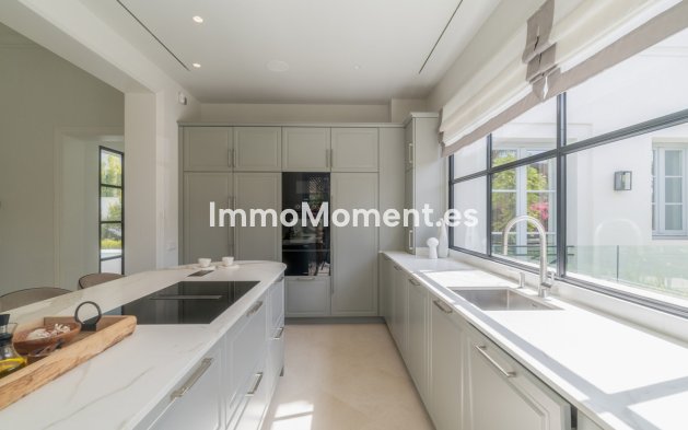 Resale - Detached villa - Marbella - Nueva Andalucía