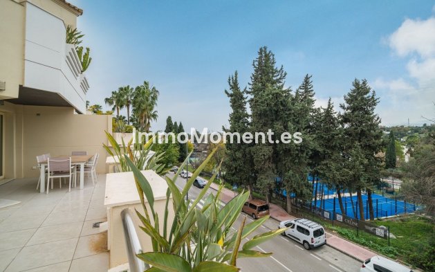 Resale - Apartment - Marbella - Nueva Andalucía