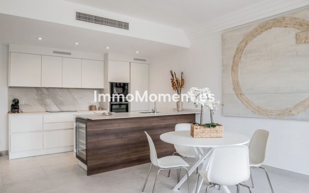 Resale - Apartment - Marbella - Nueva Andalucía
