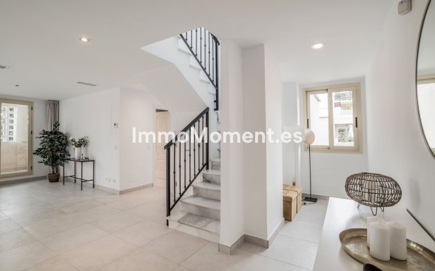 Resale - Apartment - Marbella - Nueva Andalucía