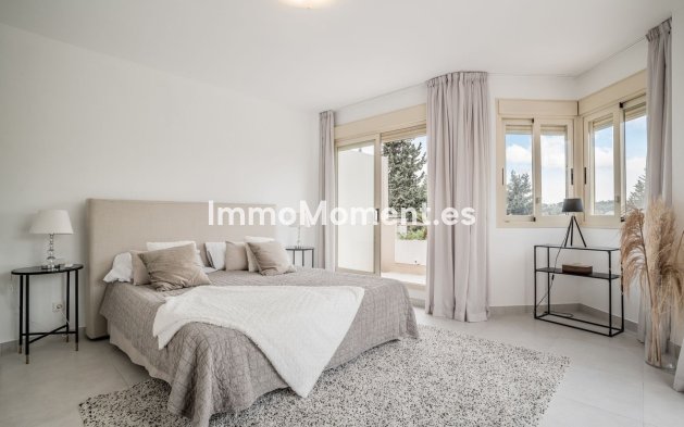 Resale - Apartment - Marbella - Nueva Andalucía