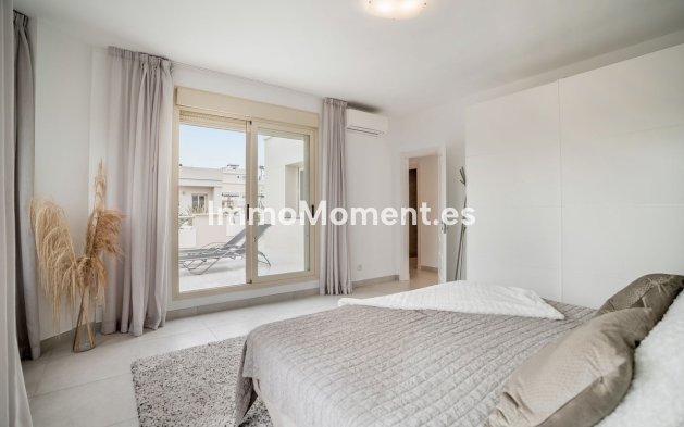 Resale - Apartment - Marbella - Nueva Andalucía