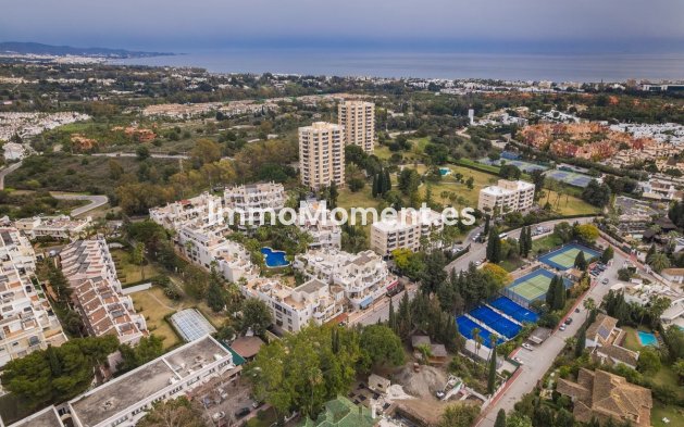 Resale - Apartment - Marbella - Nueva Andalucía