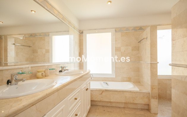 Resale - Apartment - Marbella - Elviria