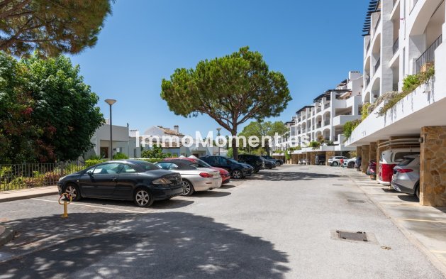 Resale - Apartment - Benahavís - Benahavís Centro