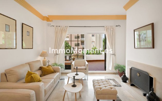 Resale - Apartment - Marbella - Nueva Andalucía