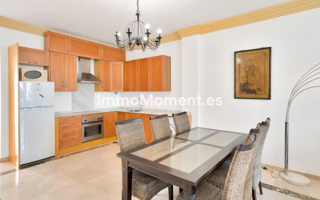 Resale - Apartment - Marbella - Nueva Andalucía