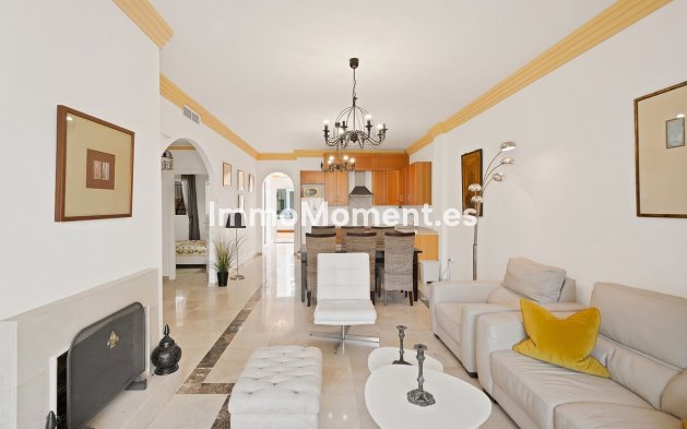 Resale - Apartment - Marbella - Nueva Andalucía