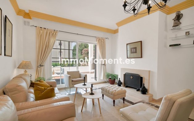 Resale - Apartment - Marbella - Nueva Andalucía