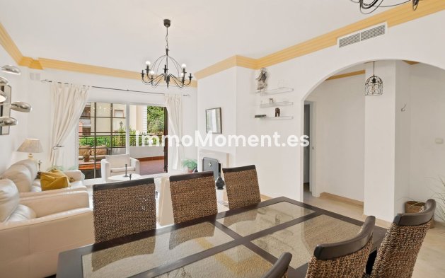 Resale - Apartment - Marbella - Nueva Andalucía
