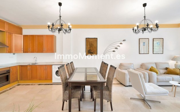 Resale - Apartment - Marbella - Nueva Andalucía