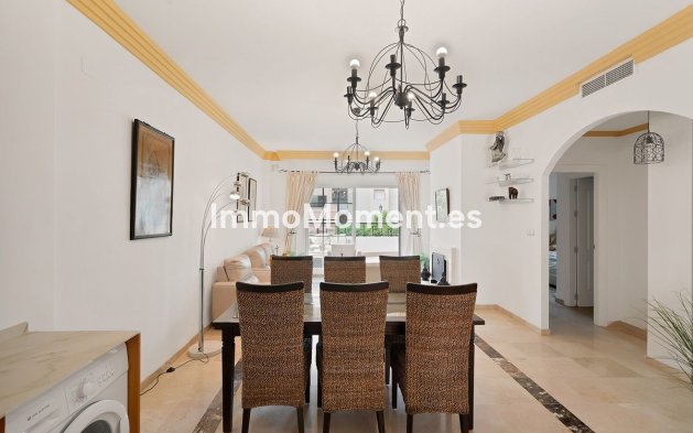 Resale - Apartment - Marbella - Nueva Andalucía