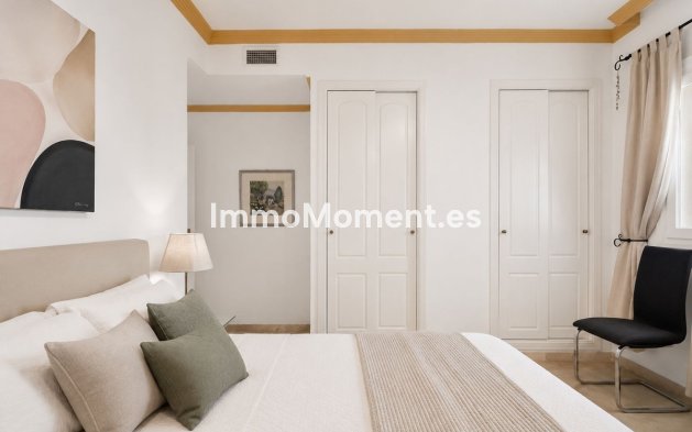 Resale - Apartment - Marbella - Nueva Andalucía
