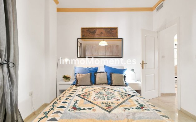 Resale - Apartment - Marbella - Nueva Andalucía