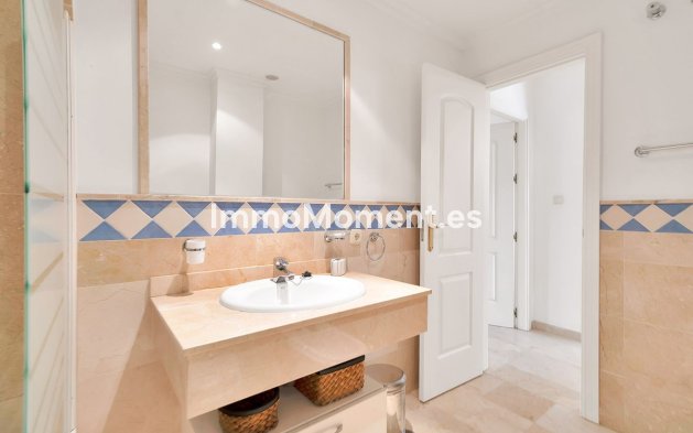 Resale - Apartment - Marbella - Nueva Andalucía