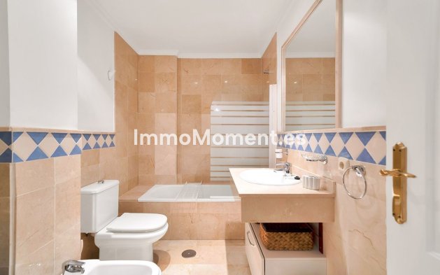 Resale - Apartment - Marbella - Nueva Andalucía
