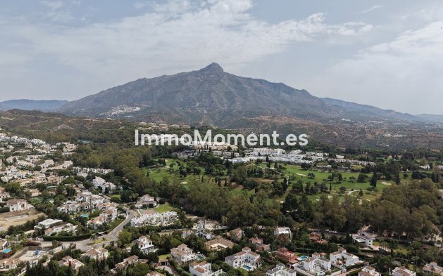 Resale - Apartment - Marbella - Nueva Andalucía