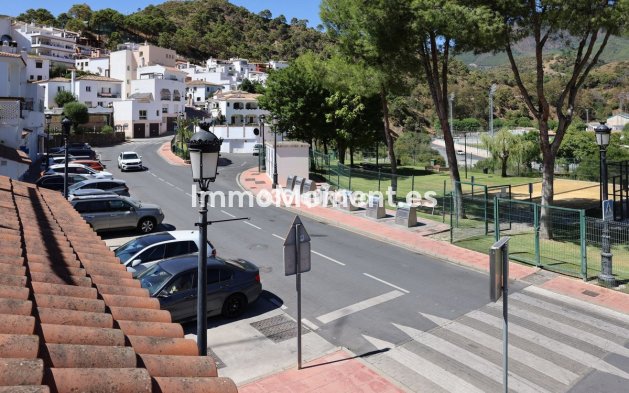 Resale - Apartment - Benahavís - Benahavís Centro
