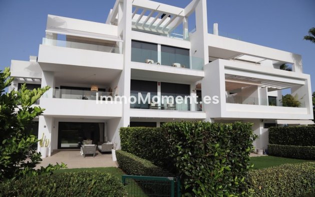 Resale - Apartment - Estepona - Atalaya