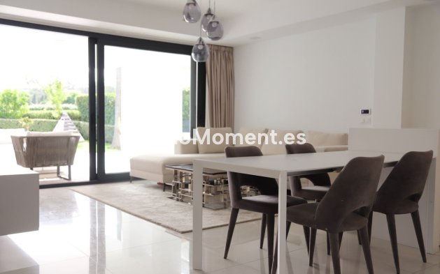 Resale - Apartment - Estepona - Atalaya