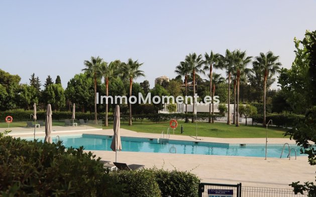 Resale - Apartment - Estepona - Atalaya