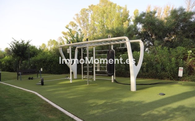 Resale - Apartment - Estepona - Atalaya