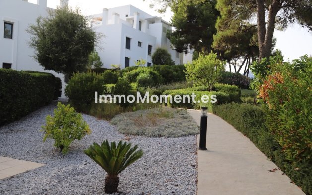 Resale - Apartment - Estepona - Atalaya