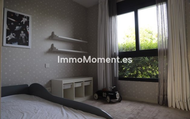 Resale - Apartment - Estepona - Atalaya