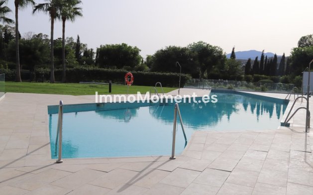 Resale - Apartment - Estepona - Atalaya