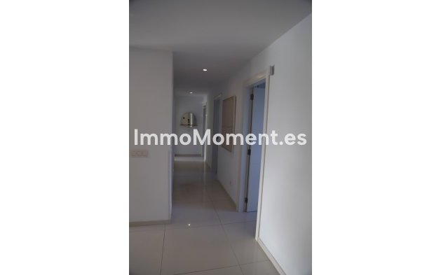 Resale - Apartment - Estepona - Atalaya