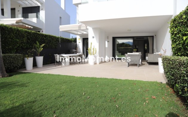 Resale - Apartment - Estepona - Atalaya