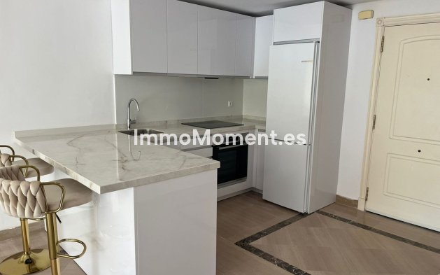Resale - Apartment - Marbella - Bahía de Marbella