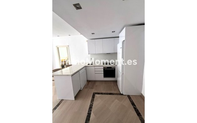 Resale - Apartment - Marbella - Bahía de Marbella