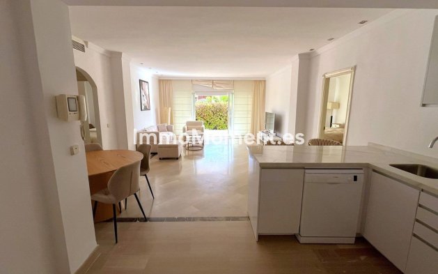 Resale - Apartment - Marbella - Bahía de Marbella